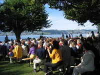 Familiengottesdienst im Freien — Bild von der Kirchgemeinde Stäfa - www.kirchestaefa.ch. Zur Verfügung gestellt von www.kirchenweb.ch -
Internet- und Kommunikationsplattform für Kirchen, Kirchgemeinden, Pfarreien und kirchliche Organisationen.
