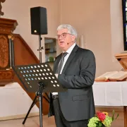 Pfarrer Damian Brot (Flavia Hüberli )